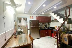 Nhà khu bàn cờ  , Lạc Long Quân , DT: 64 m2, Giá 3Tỷ 880